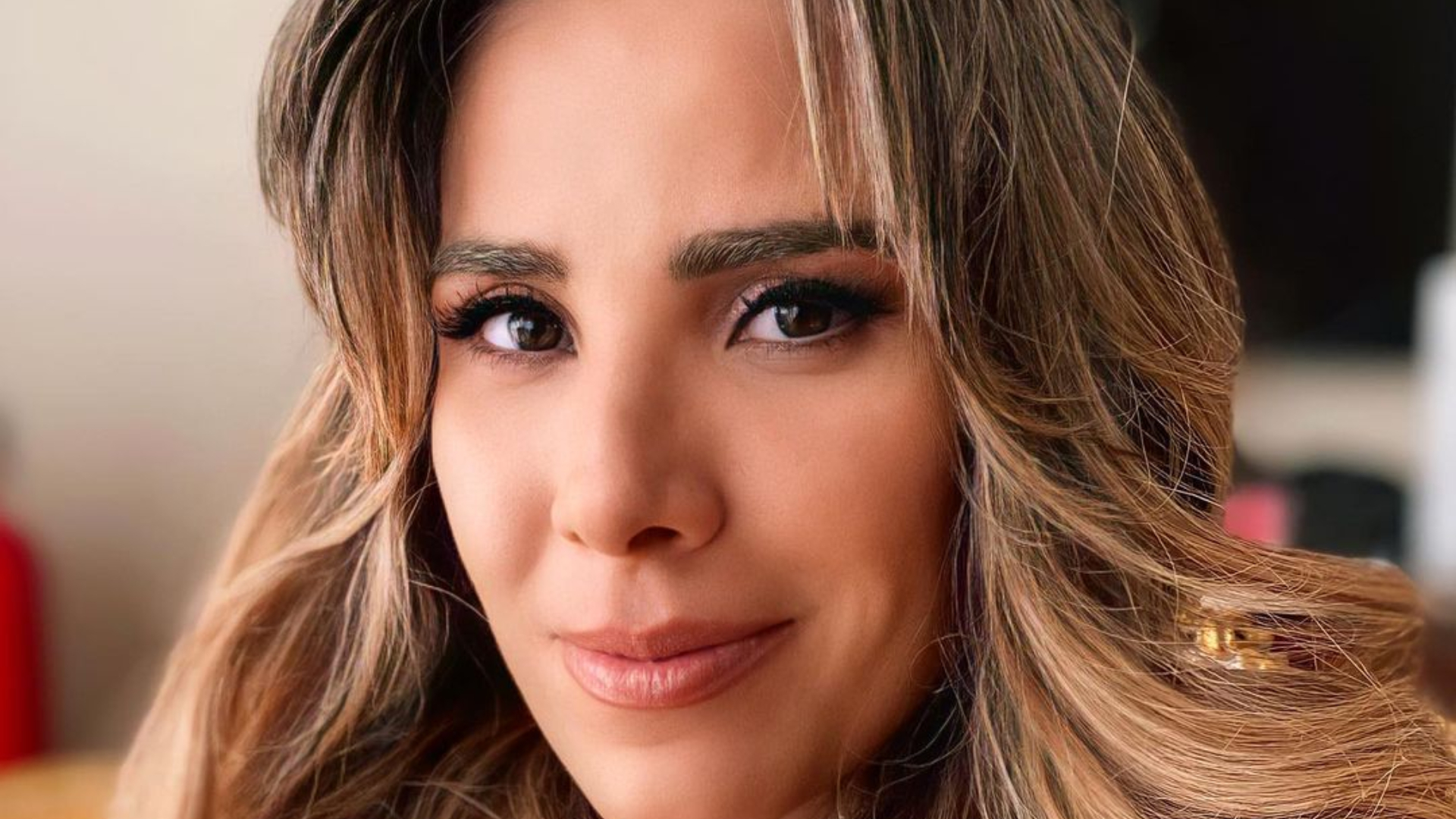 Com body cavado, Wanessa capricha na beleza em cenário paradisíaco