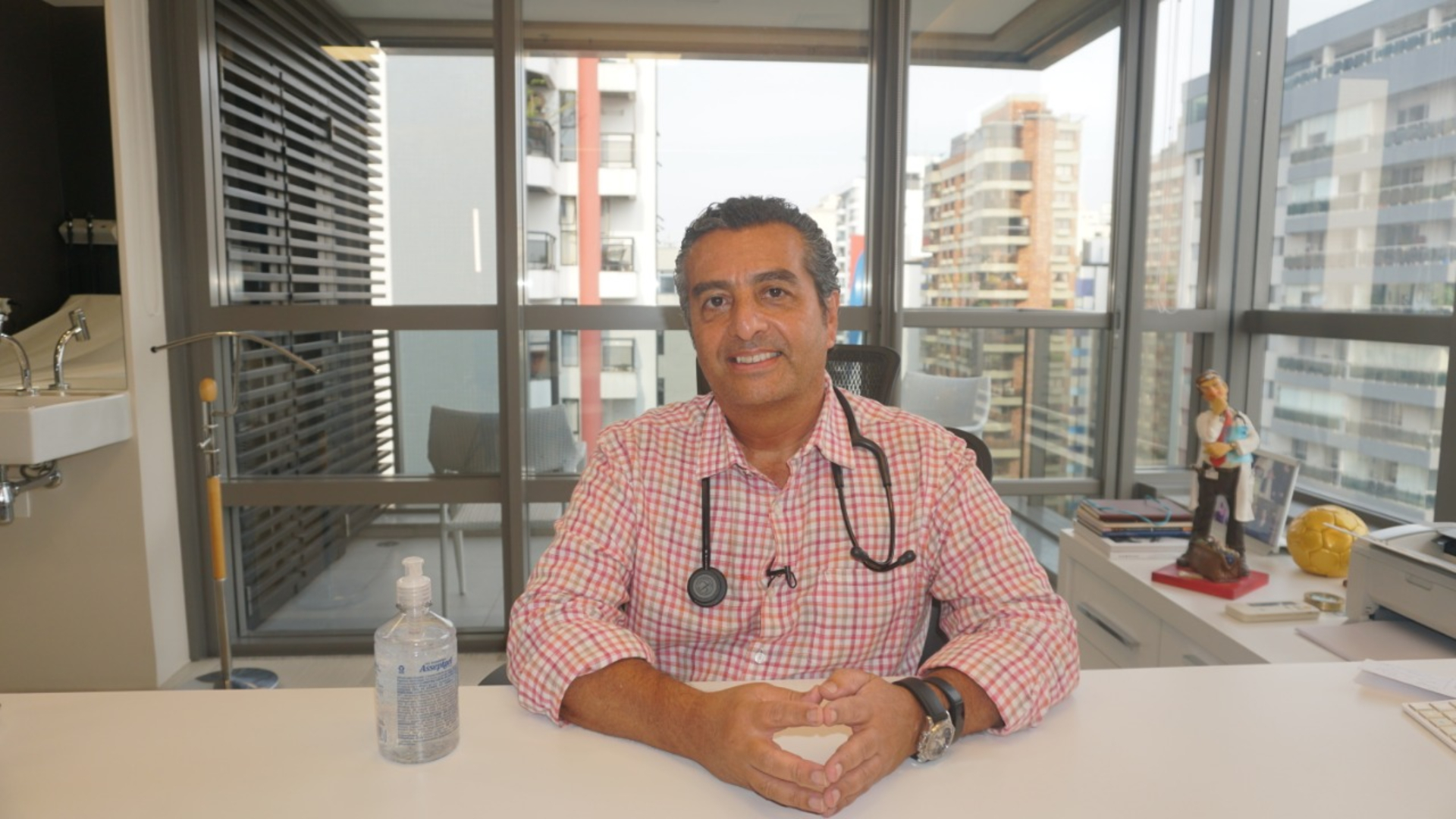 Coronavírus: Imunologista fala sobre pandemia e indica o que pode ser feito para reduzir impactos da doença no Brasil