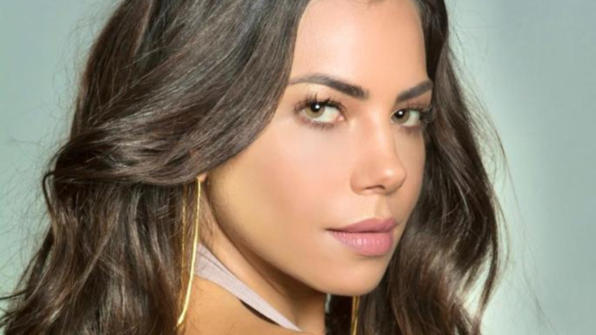 “Minha intenção é conscientizar as mulheres que é preciso tomar uma atitude contra o agressor”, revela Jey sobre música