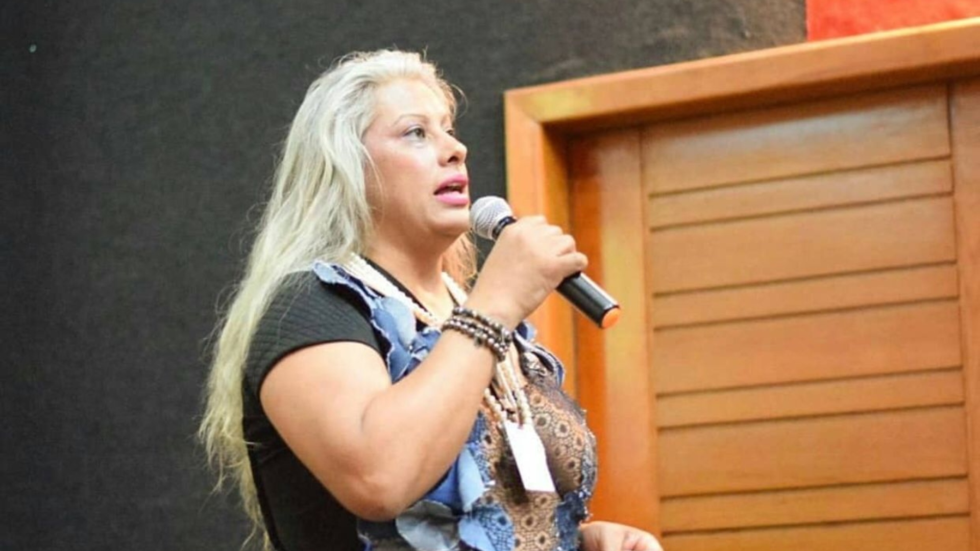 Presa nua pela luta ‘Não binarie’, Indianarae Siqueira comemora o reconhecimento civil e prepara filme