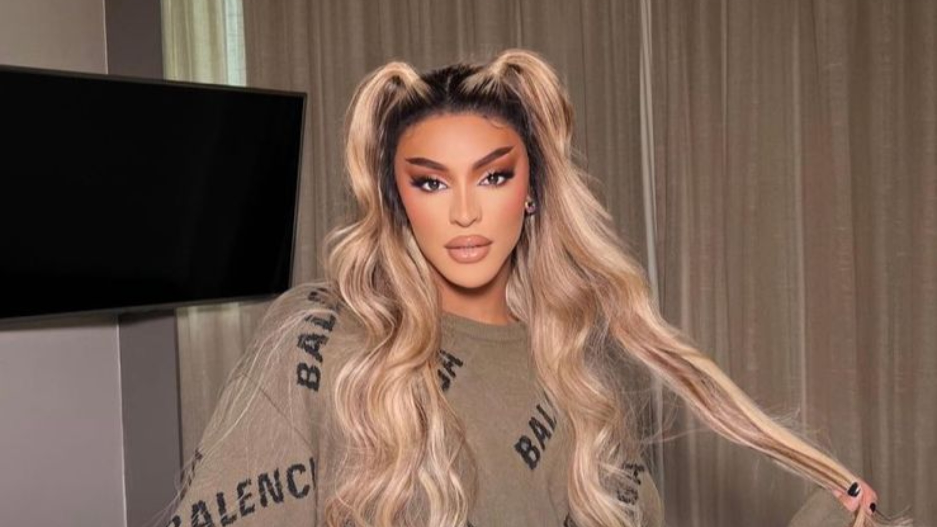 Pabllo Vittar posa de cueca e dá close na parte íntima