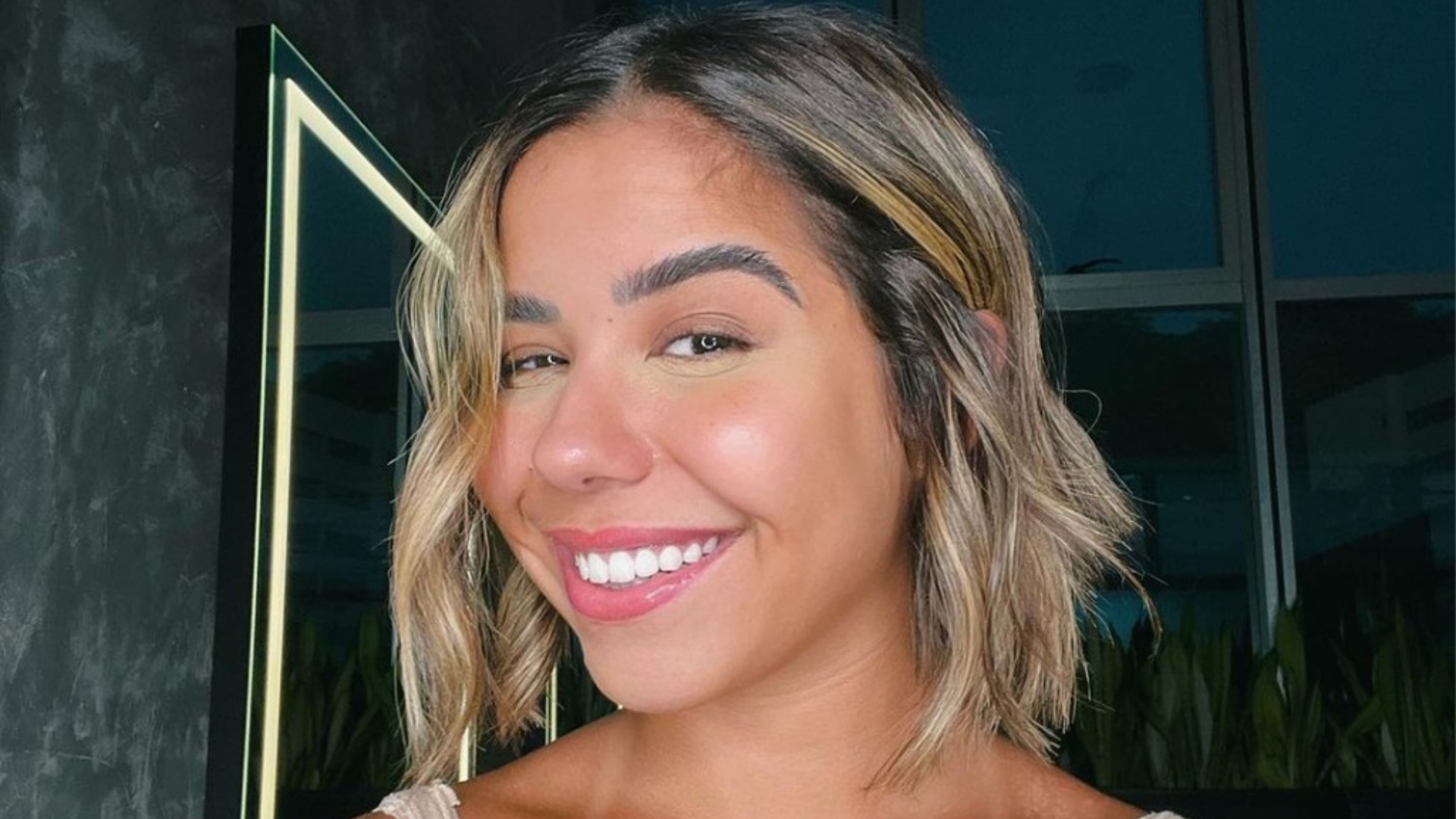 Transição capilar: Julia Peixoto desabafa sobre dificuldades durante o processo