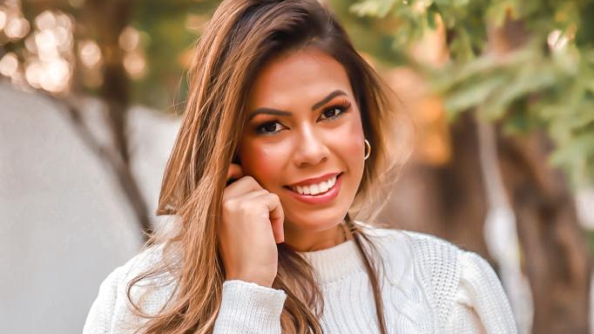 Dhaisa do Carmo ensina truques para você acertar na make de inverno