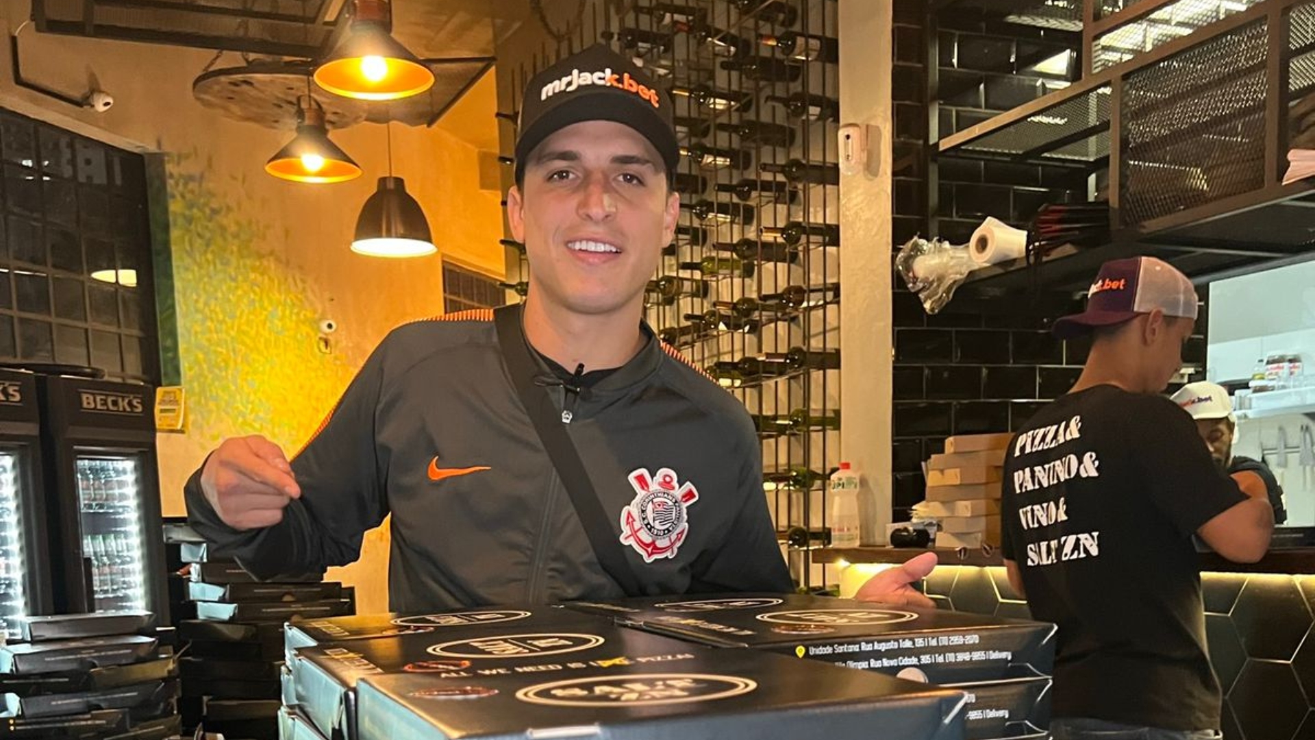Felipe Prior investe em projeto social com moradores de rua