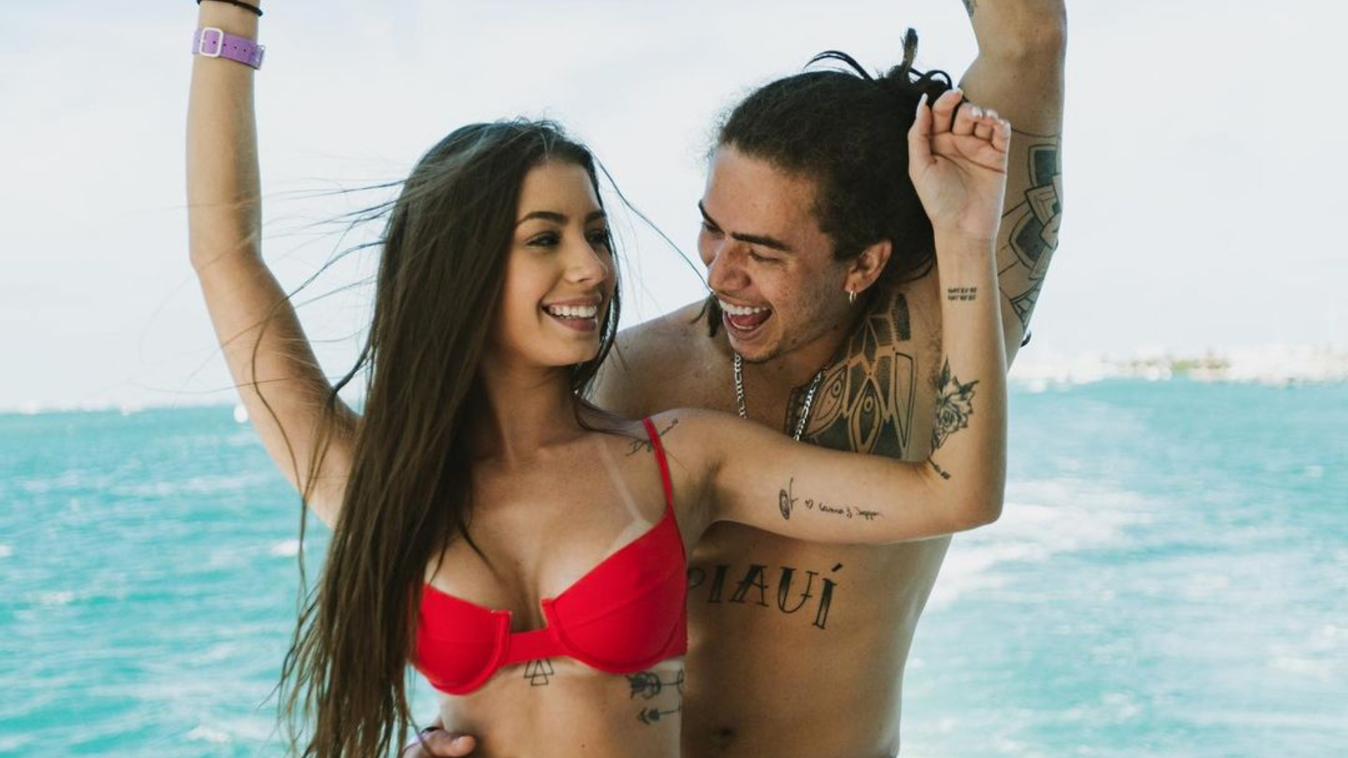 Whindersson Nunes e Maria Lina fazem tatuagem em homenagem ao filho falecido