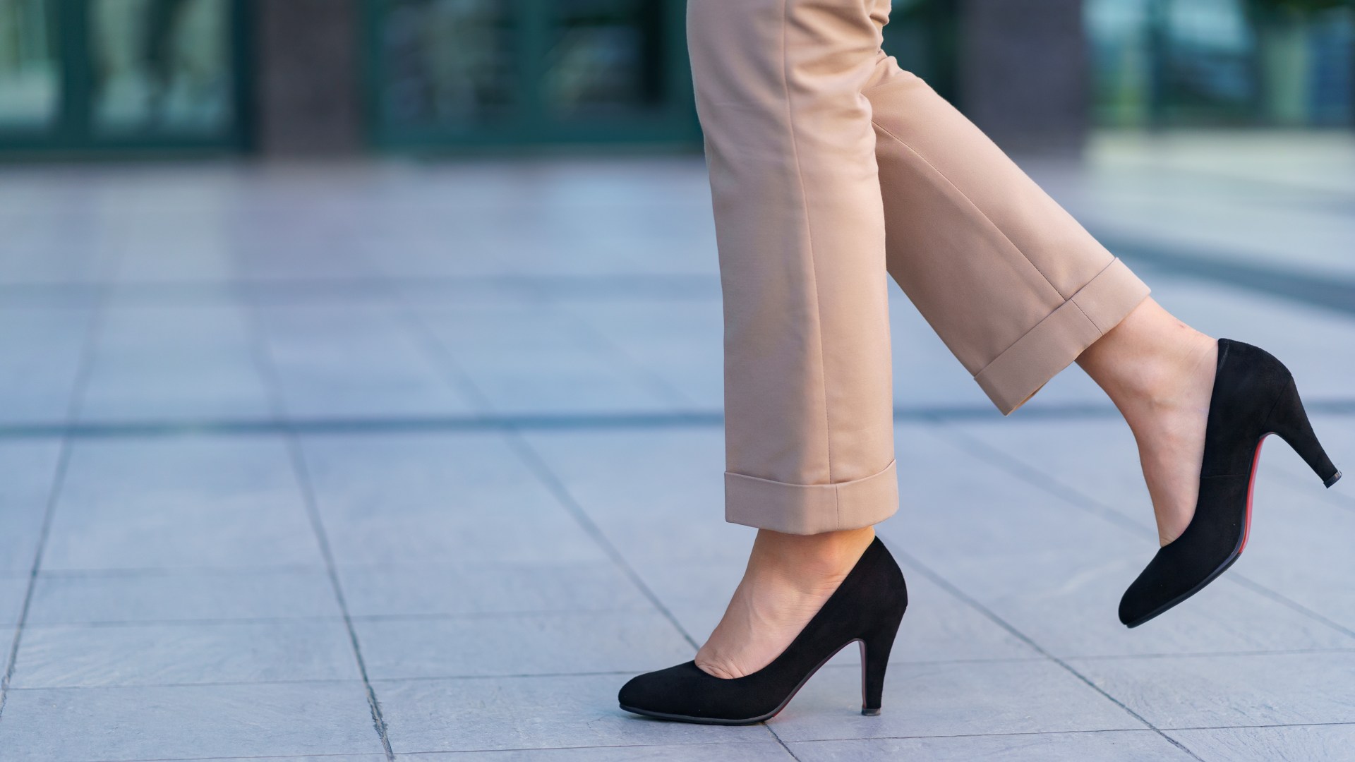 É possível apostar em looks invernais nas cidades quentes? Especialista em moda comenta sobre o tema