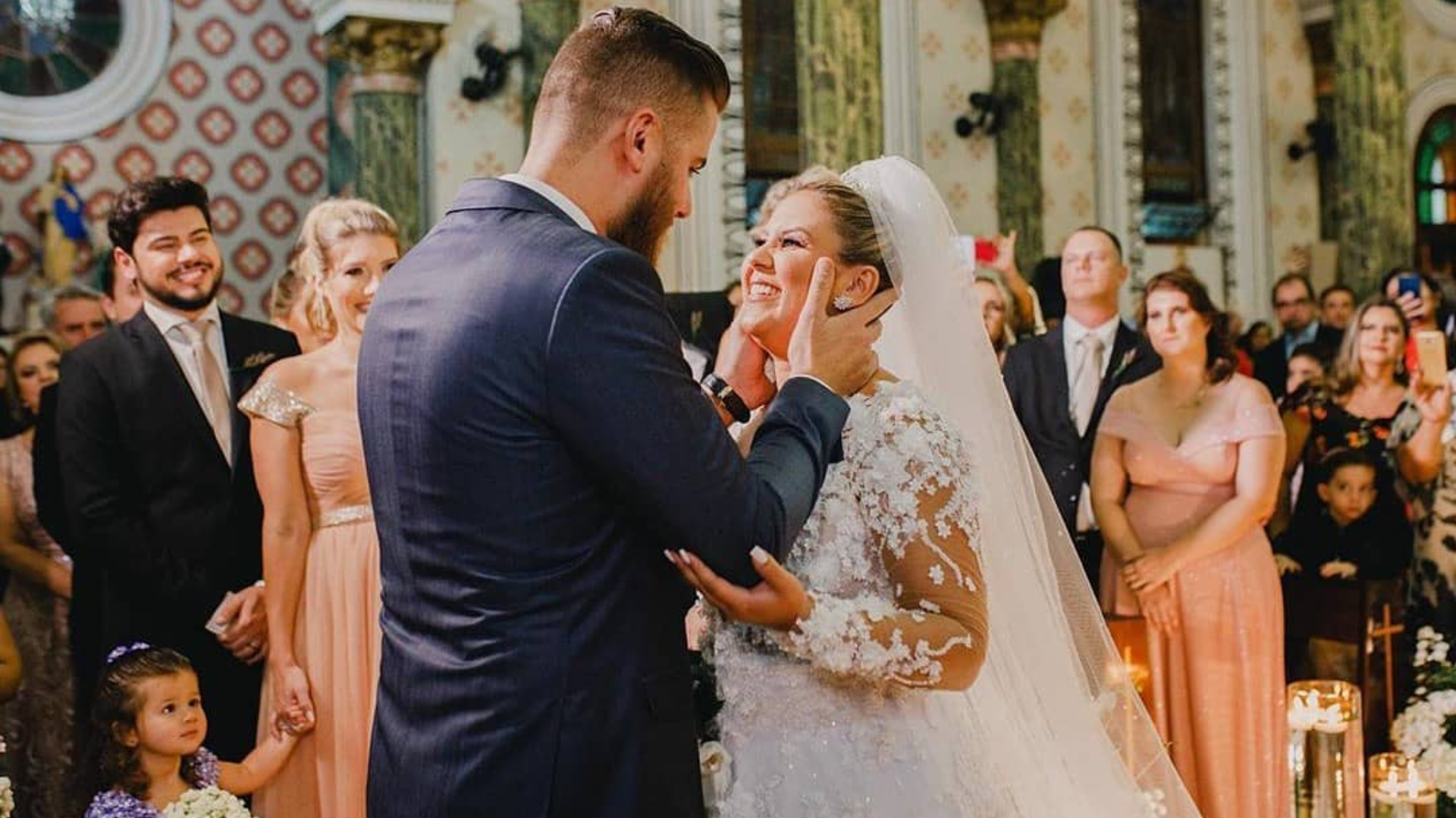 Zé Neto celebra um 1 ano de casamento com Natália Toscano e faz surpresa romântica