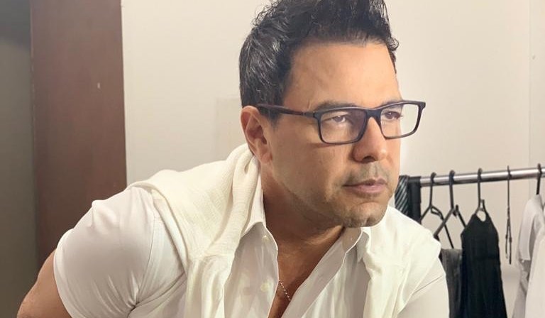 Zezé Di Camargo é acusado de trair Graciele Lacerda com mulher mais nova; Esposa do cantor esclarece
